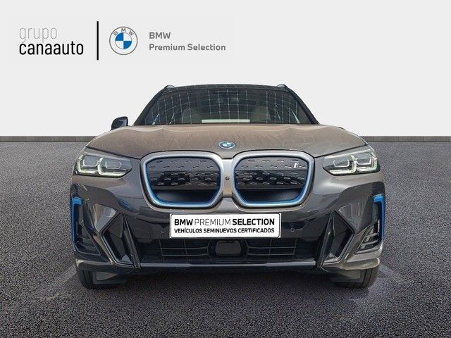 Fotos de BMW iX3 M Sport color Gris. Año 2024. 210KW(286CV). Eléctrico. En concesionario DEMO de Sta. C. Tenerife