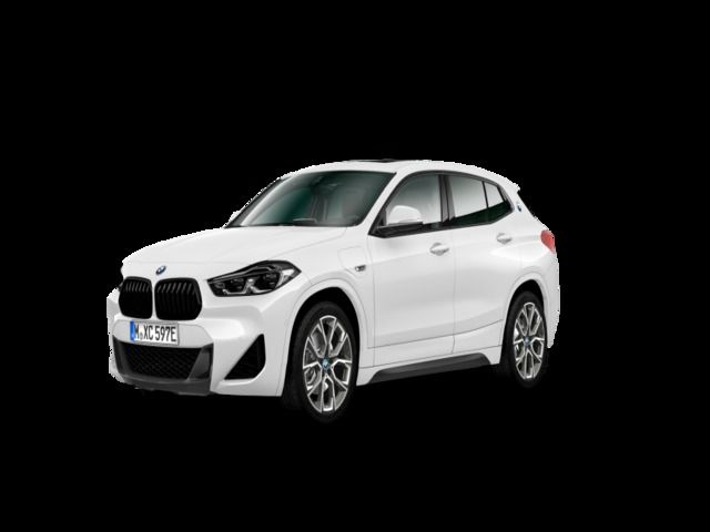 BMW X2 xDrive25e color Blanco. Año 2022. 162KW(220CV). Híbrido Electro/Gasolina. En concesionario TACO de Sta. C. Tenerife