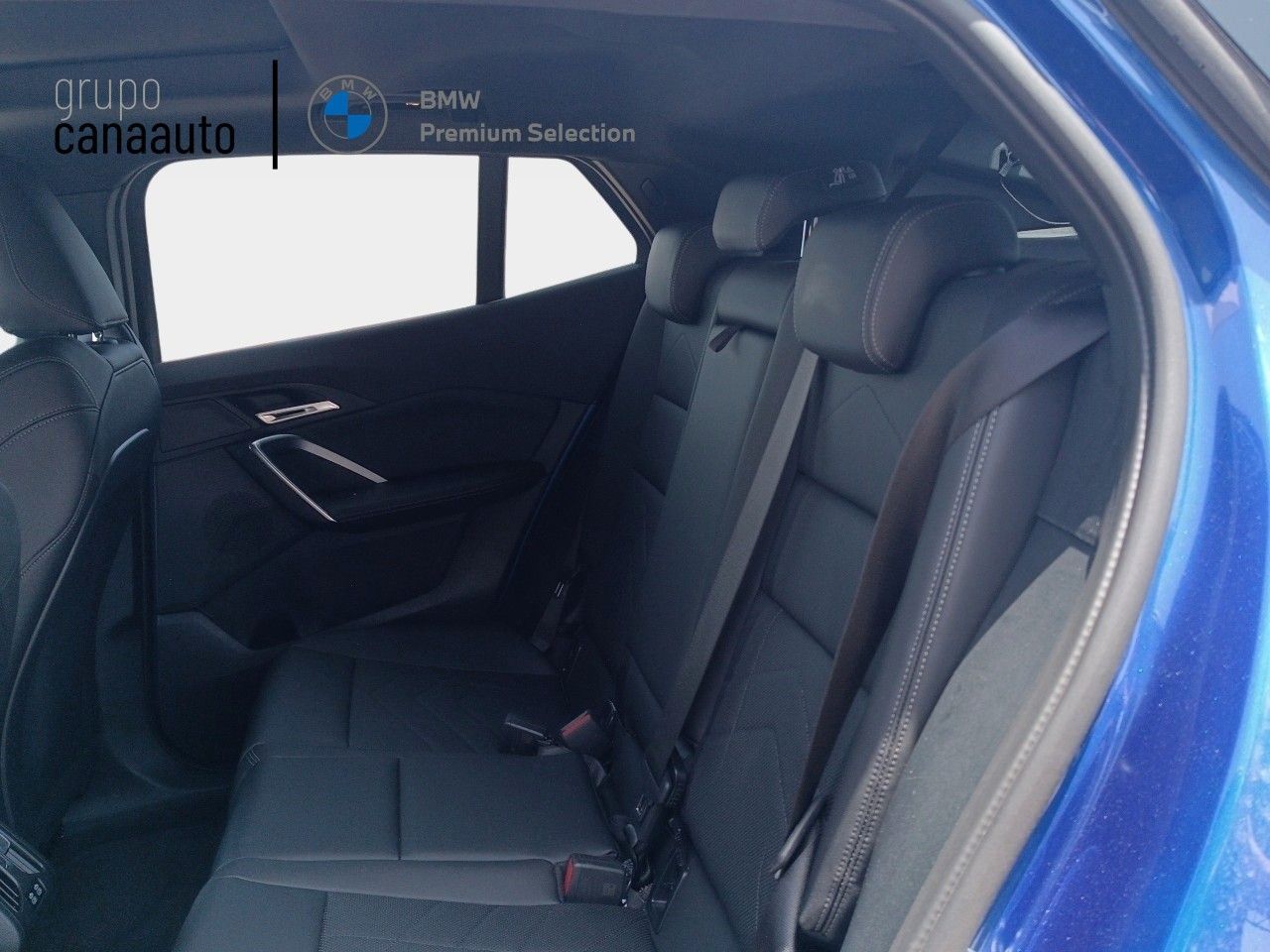 BMW iX2 eDrive20 color Azul. Año 2025. 150KW(204CV). Eléctrico. En concesionario DEMO de Sta. C. Tenerife