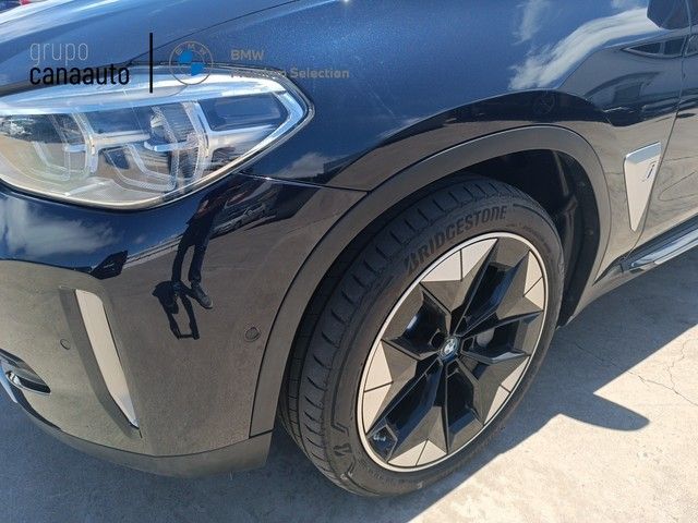 BMW iX3 iX3 color Negro. Año 2021. 210KW(286CV). Eléctrico. En concesionario LAS PALMAS de Sta. C. Tenerife