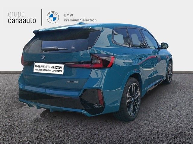 BMW iX1 eDrive20 color Azul. Año 2024. 150KW(204CV). Eléctrico. En concesionario DEMO de Sta. C. Tenerife