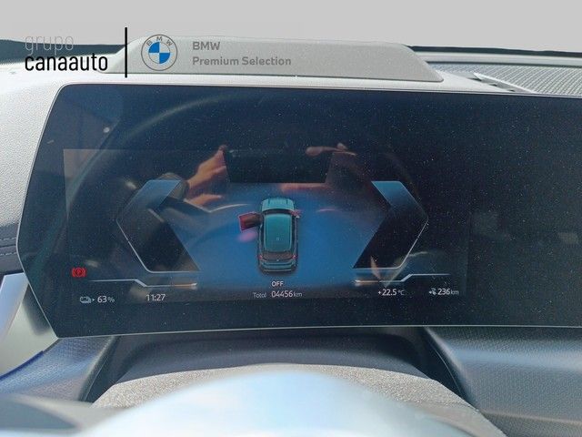 BMW iX1 eDrive20 color Azul. Año 2024. 150KW(204CV). Eléctrico. En concesionario DEMO de Sta. C. Tenerife