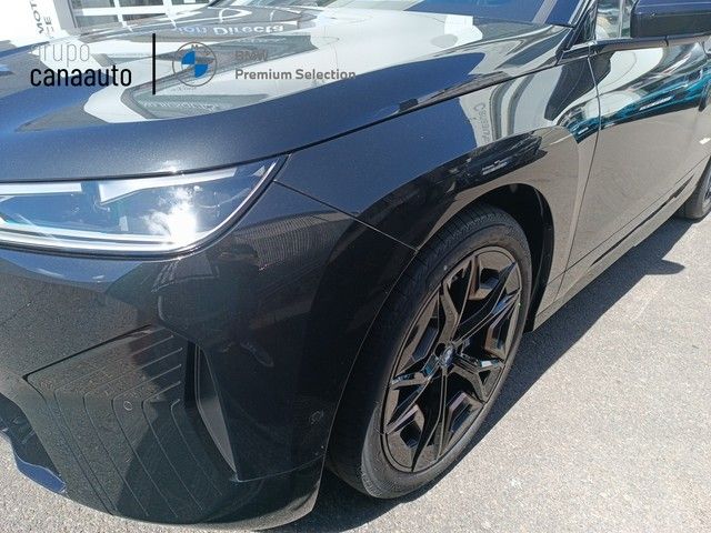 BMW iX xDrive40 color Negro. Año 2024. 240KW(326CV). Eléctrico. En concesionario DEMO de Sta. C. Tenerife