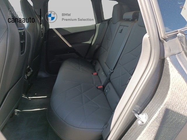 BMW iX xDrive40 color Negro. Año 2024. 240KW(326CV). Eléctrico. En concesionario DEMO de Sta. C. Tenerife