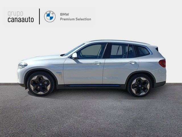 Fotos de BMW iX3 iX3 color Blanco. Año 2021. 210KW(286CV). Eléctrico. En concesionario TACO de Sta. C. Tenerife
