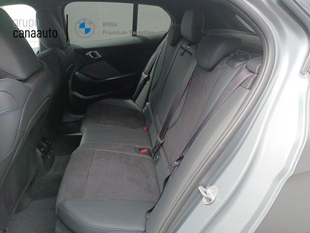 BMW Serie 1 120d color Gris. Año 2025. 120KW(163CV). Diésel. En concesionario DEMO de Sta. C. Tenerife