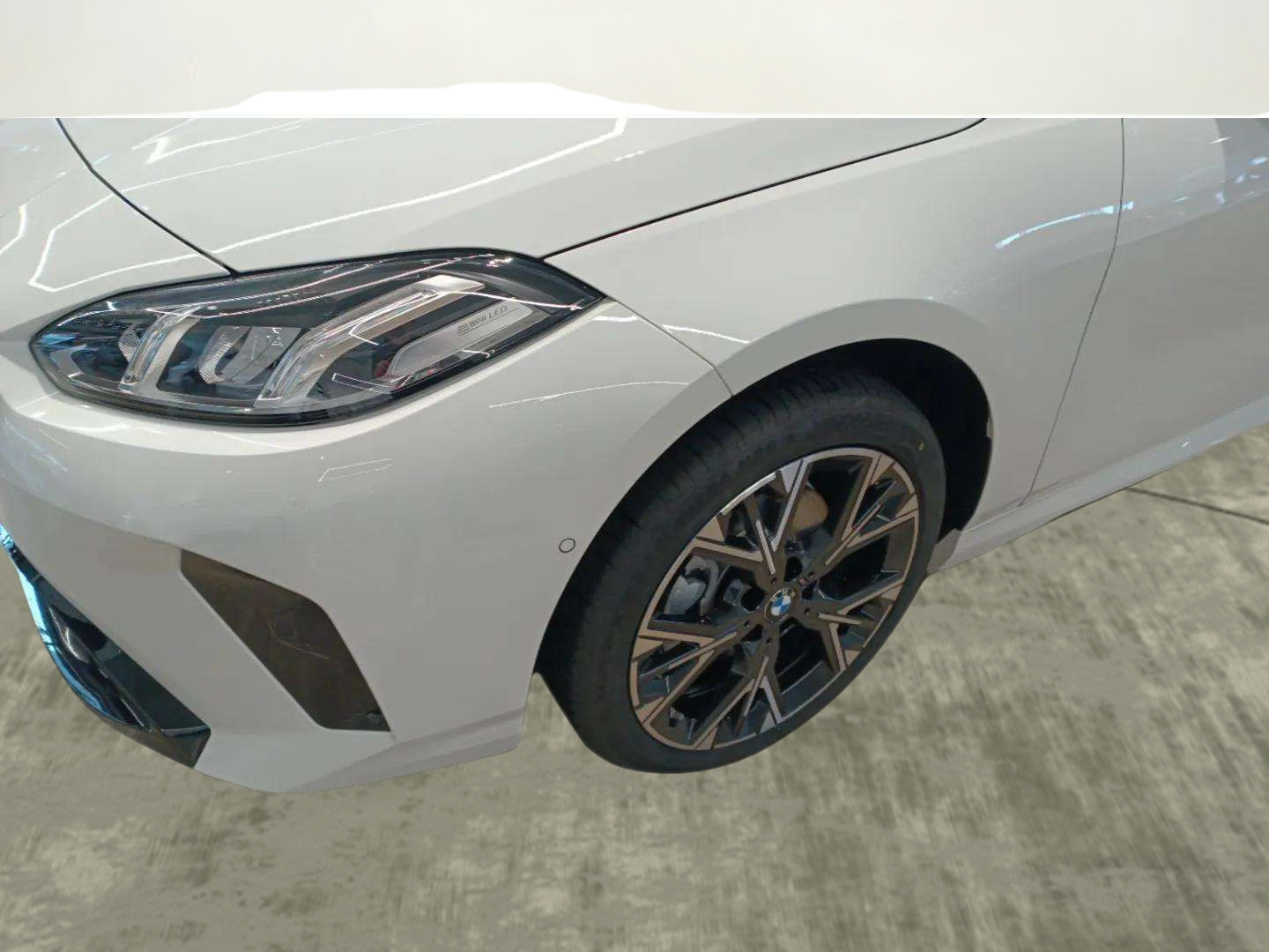 Bmw Serie 1 116i color Blanco. Año 2026. 90KW(122CV). Gasolina. En concesionario MG CANARIAS - TACO de Sta. C. Tenerife