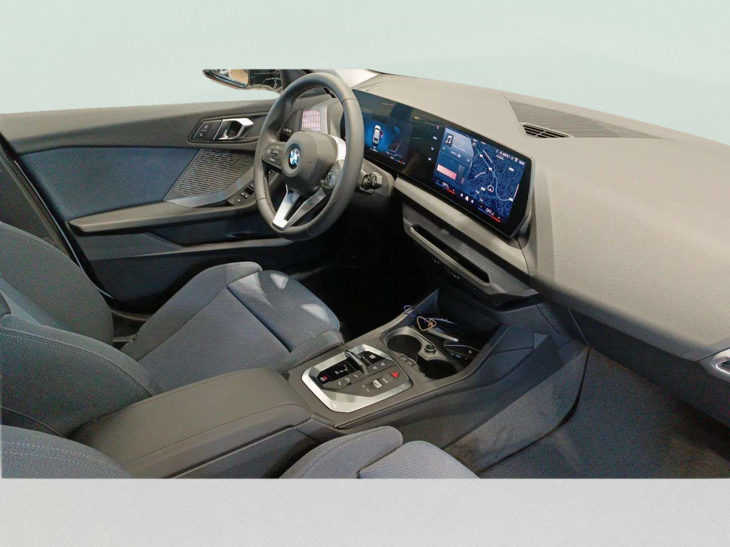 Bmw Serie 1 116i color Blanco. Año 2026. 90KW(122CV). Gasolina. En concesionario MG CANARIAS - TACO de Sta. C. Tenerife