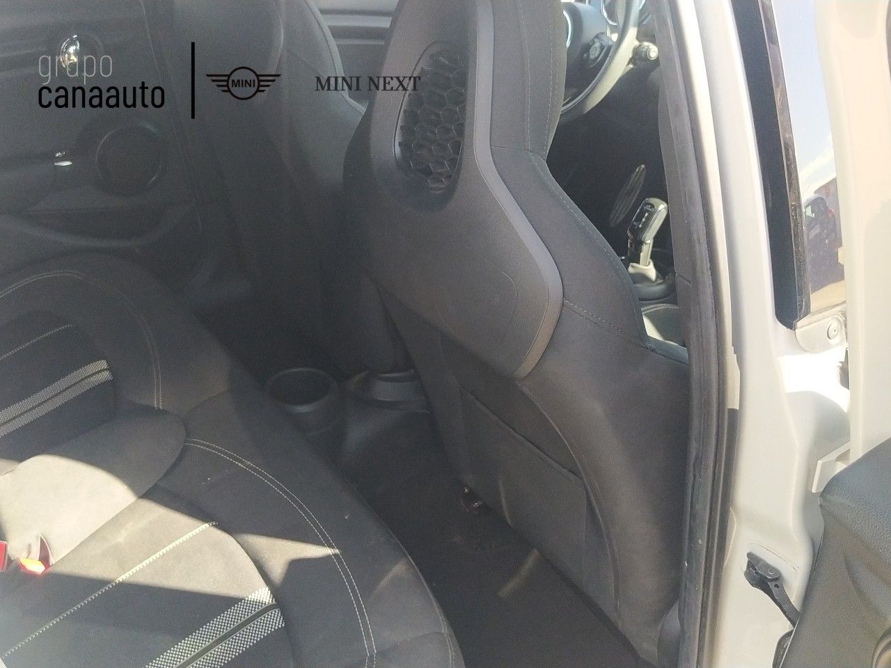 fotoG 8 del MINI MINI Cooper 5 Puertas 100 kW (136 CV) 136cv Gasolina del 2021 en Sta. C. Tenerife