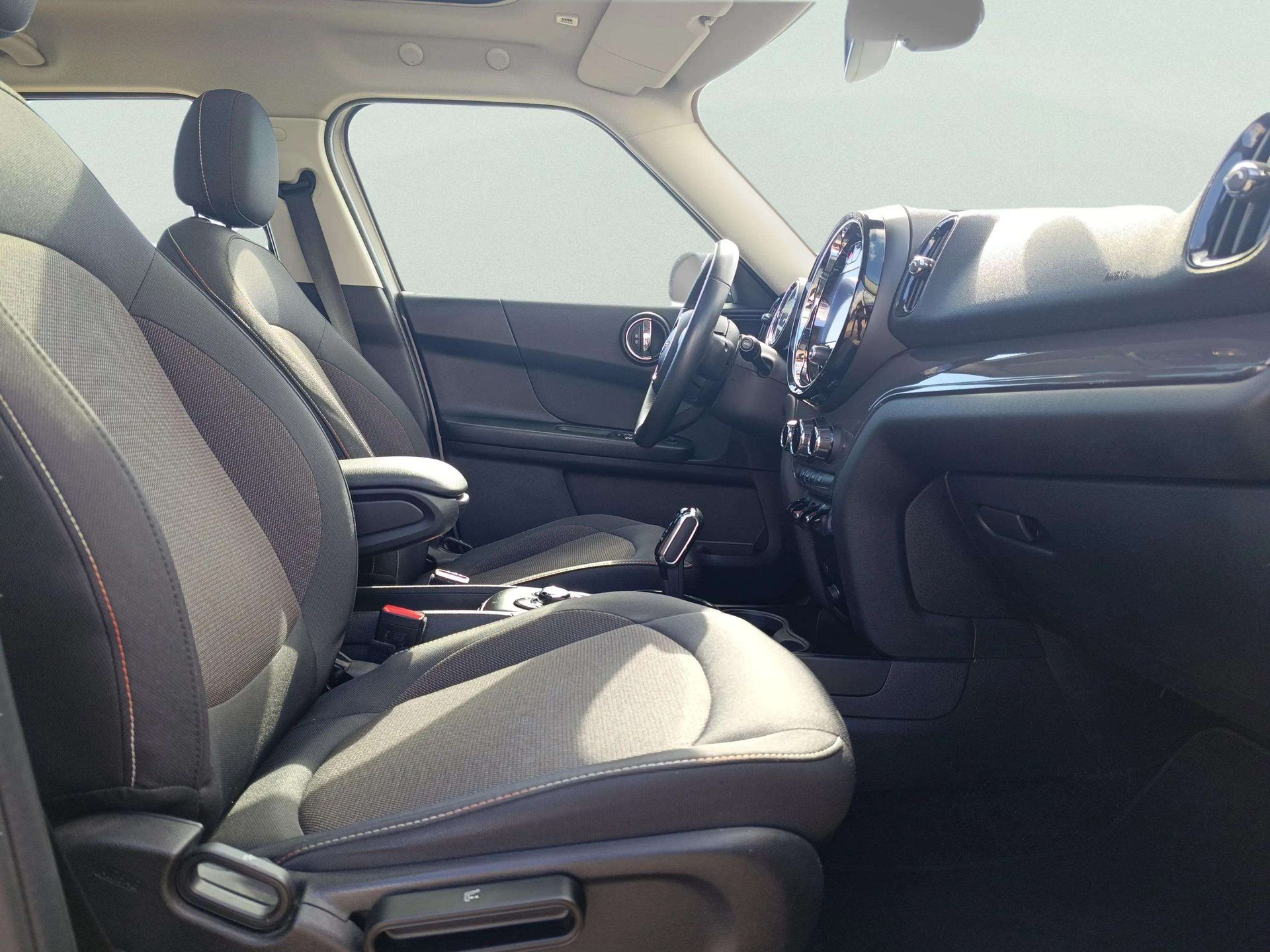 fotoG 7 del MINI MINI Countryman One 75 kW (102 CV) 102cv Gasolina del 2022 en Sta. C. Tenerife