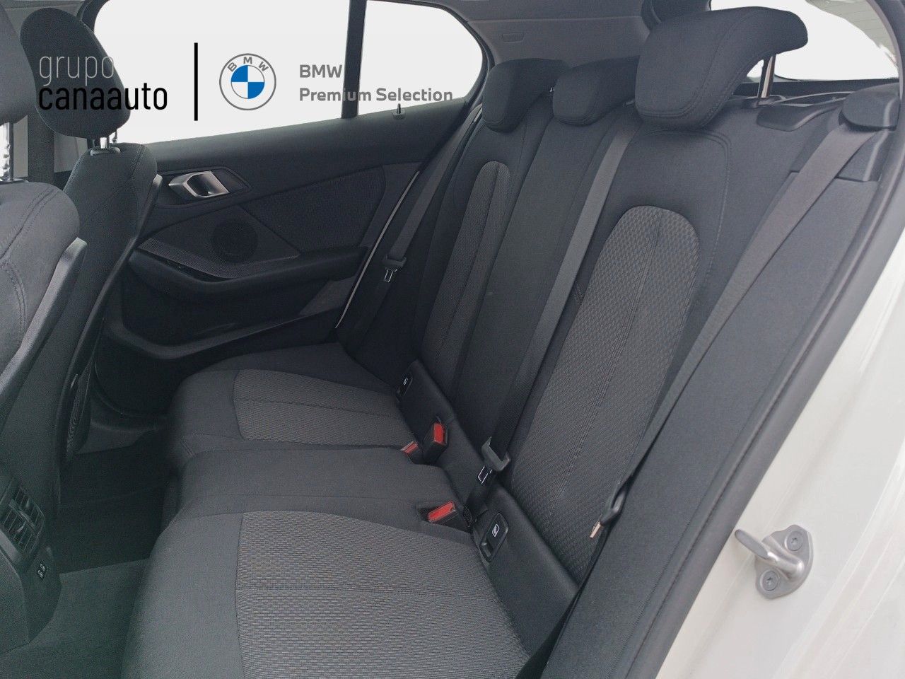 BMW Serie 1 116d color Blanco. Año 2023. 85KW(116CV). Diésel. En concesionario LAS CHAFIRAS de Sta. C. Tenerife