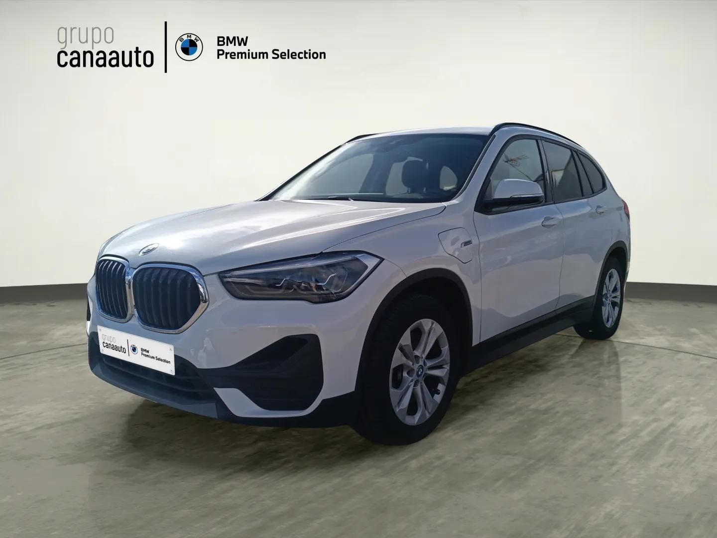 Fotos de BMW X1 xDrive25e color Blanco. Año 2021. 162KW(220CV). Híbrido Electro/Gasolina. En concesionario TACO de Sta. C. Tenerife