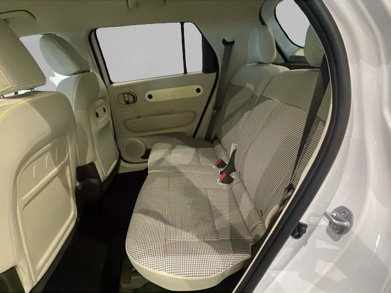 Hyundai Inster 49KWH en Barcelona