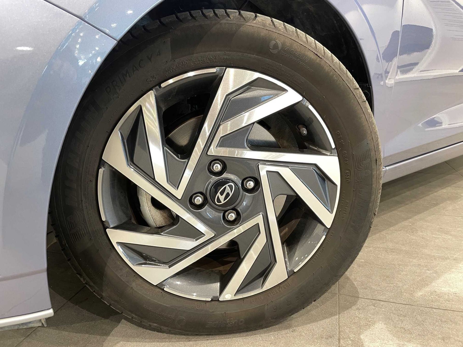 Vehicle image 25